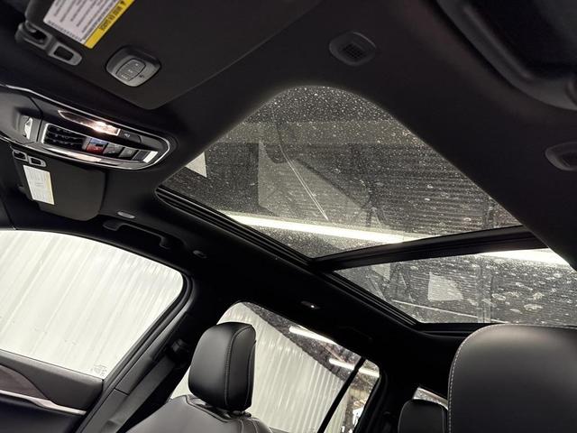 Photo of 2025 Diamond Black Jeep Grand Cherokee L