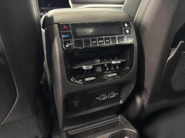 Photo of 2025 Diamond Black Jeep Grand Cherokee L