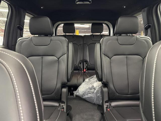 Photo of 2025 Diamond Black Jeep Grand Cherokee L