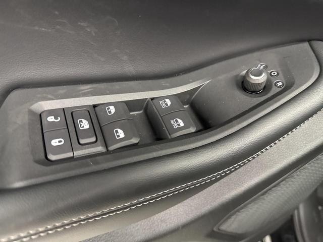 Photo of 2025 Diamond Black Jeep Grand Cherokee L