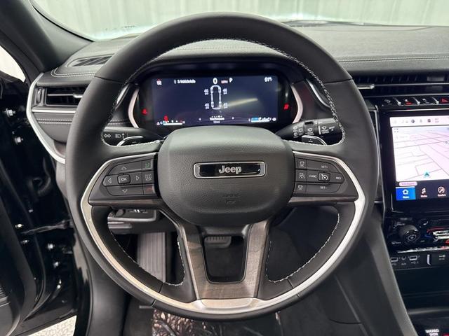 Photo of 2025 Diamond Black Jeep Grand Cherokee L