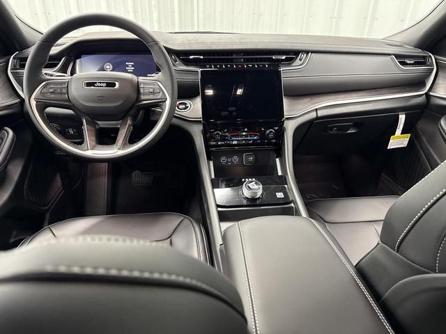 Photo of 2025 Metallic Jeep Grand Cherokee L