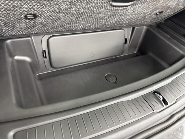 Photo of 2025 Metallic Jeep Grand Cherokee L