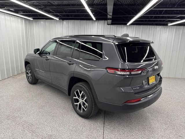 Photo of 2025 Metallic Jeep Grand Cherokee L
