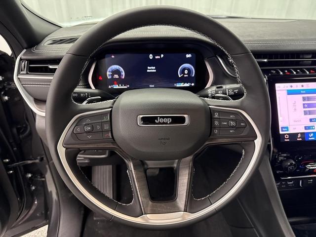 Photo of 2025 Metallic Jeep Grand Cherokee L