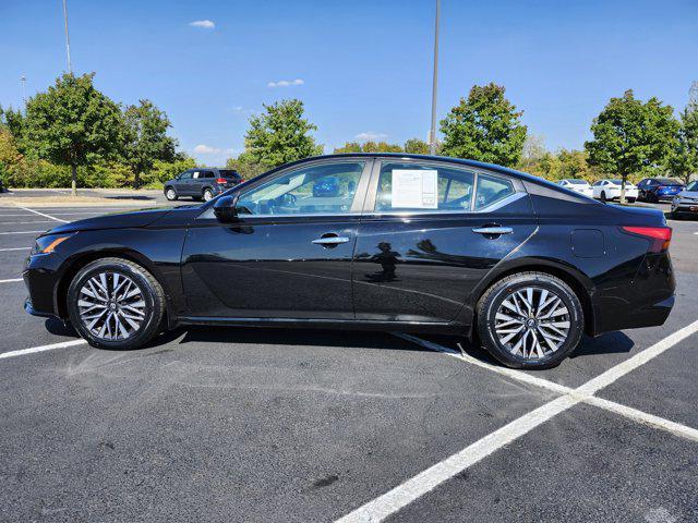 Photo of 2023 Super Black Nissan Altima