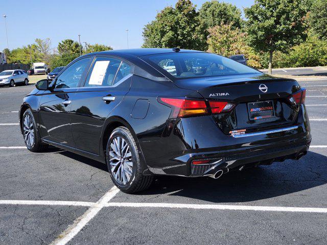 Photo of 2023 Super Black Nissan Altima
