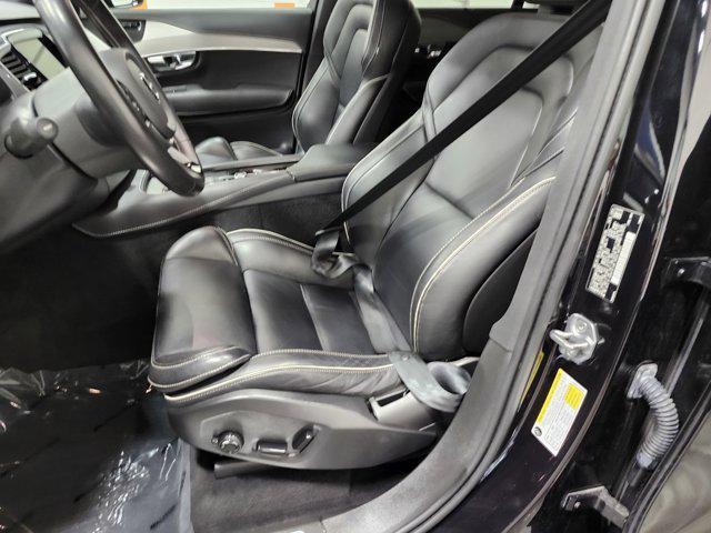 Photo of 2021 Onyx Black Metallic Volvo XC90