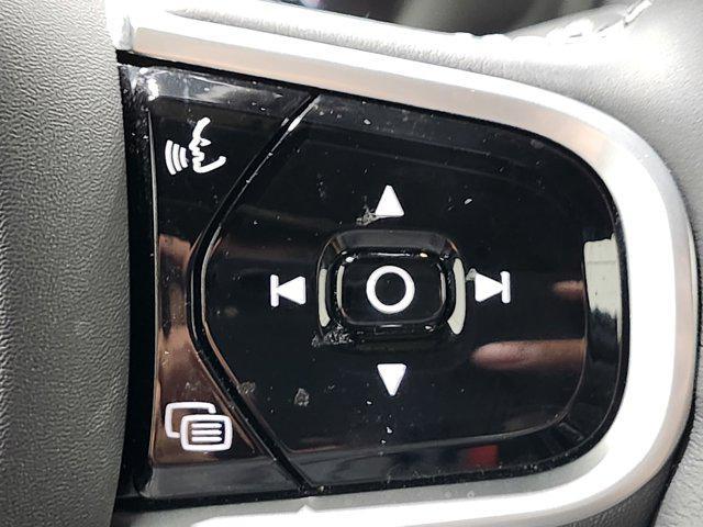 Photo of 2021 Onyx Black Metallic Volvo XC90
