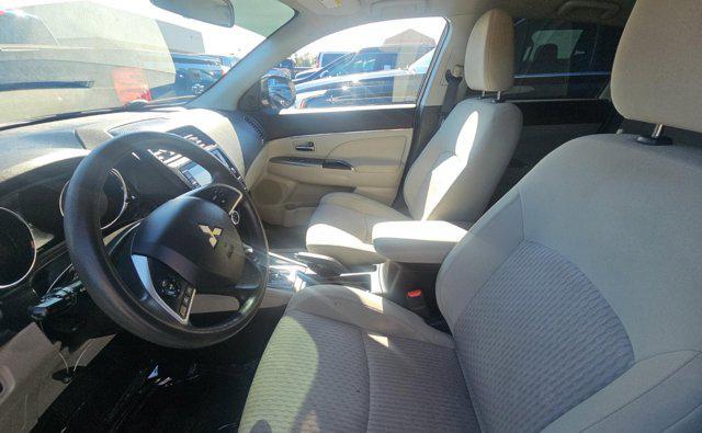 Photo of 2019 Pearl White Mitsubishi Outlander Sport