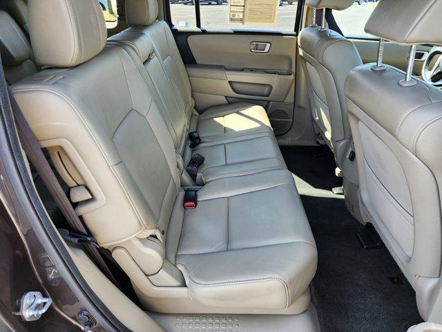 Photo of 2013 Dark Amber Metallic Honda Pilot