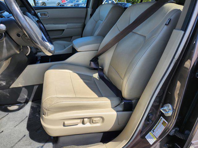 Photo of 2013 Dark Amber Metallic Honda Pilot