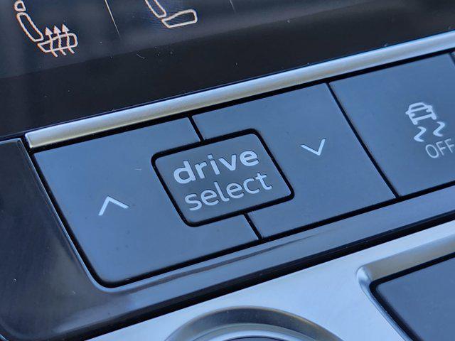 Photo of 2021 Carrara White Audi Q7