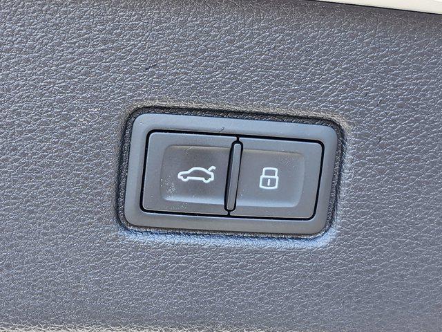 Photo of 2021 Carrara White Audi Q7