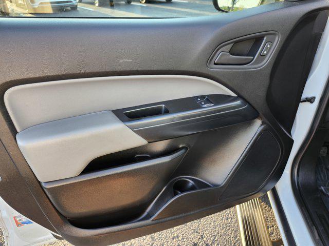 Photo of 2018 Summit White Chevrolet Colorado