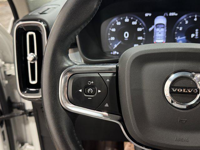 Photo of 2021 Crystal White Metallic Volvo XC40