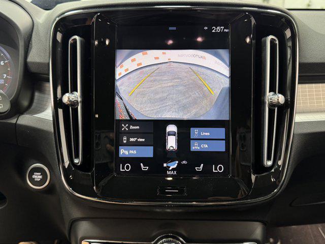 Photo of 2021 Crystal White Metallic Volvo XC40