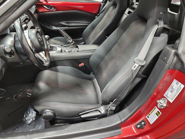 Photo of 2016 Soul Red Metallic Mazda MX-5 Miata