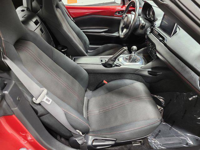 Photo of 2016 Soul Red Metallic Mazda MX-5 Miata