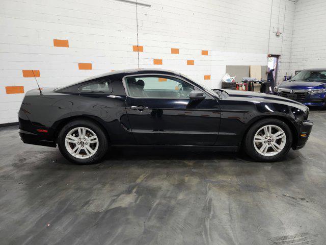 Photo of 2014 Black Ford Mustang