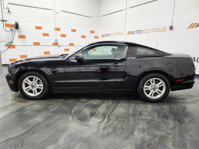 Photo of 2014 Black Ford Mustang