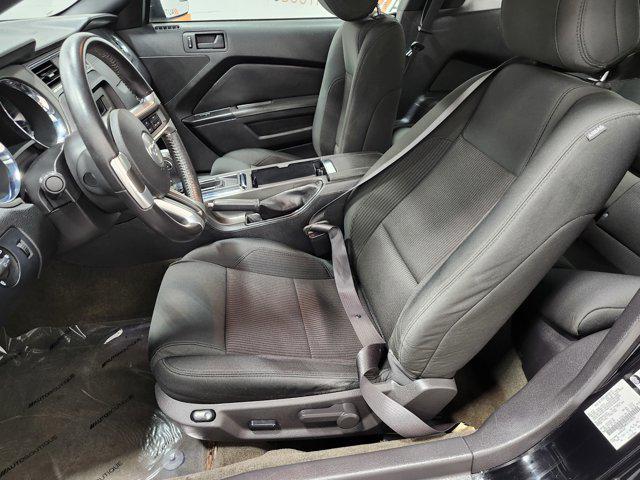 Photo of 2014 Black Ford Mustang