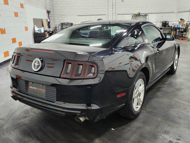 Photo of 2014 Black Ford Mustang