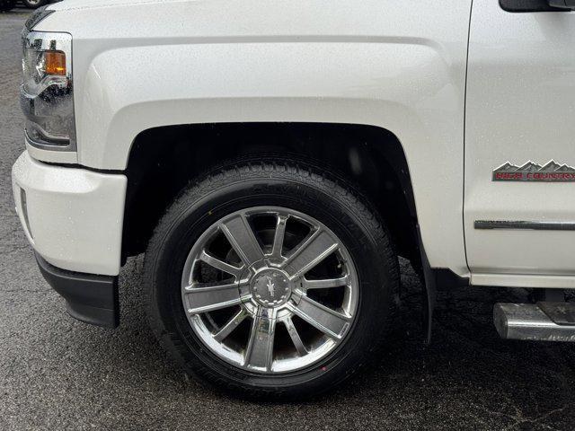 Photo of 2017 Iridescent Pearl Tricoat Chevrolet Silverado 1500