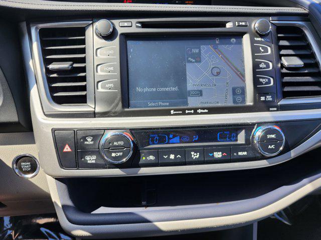 Photo of 2019 Shoreline Blue Pearl Toyota Highlander