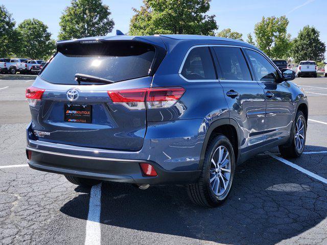 Photo of 2019 Shoreline Blue Pearl Toyota Highlander