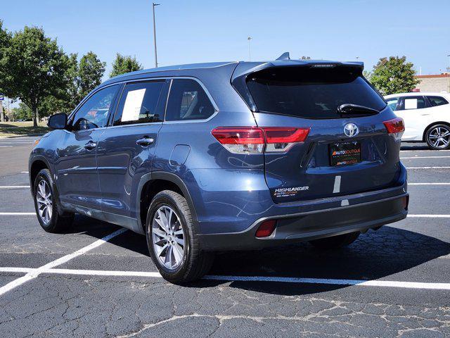 Photo of 2019 Shoreline Blue Pearl Toyota Highlander