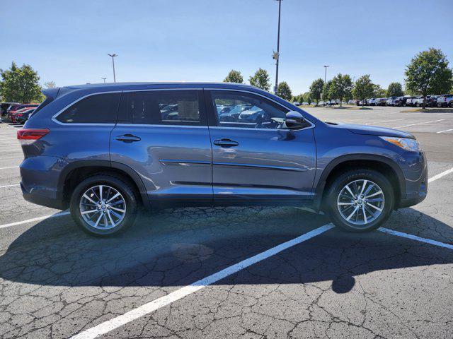Photo of 2019 Shoreline Blue Pearl Toyota Highlander