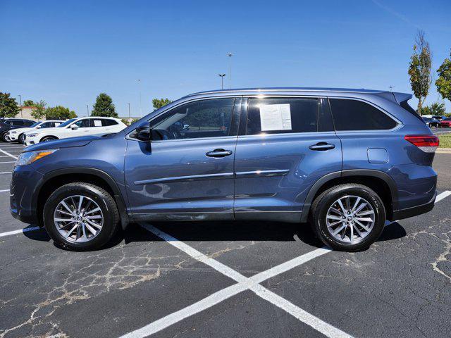 Photo of 2019 Shoreline Blue Pearl Toyota Highlander