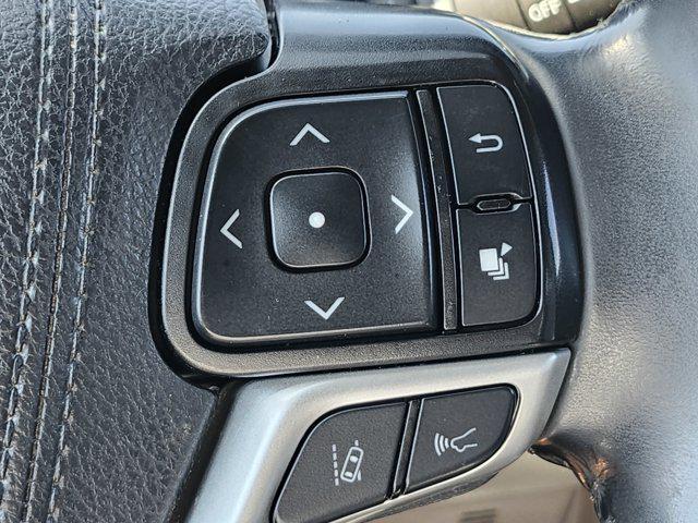 Photo of 2019 Shoreline Blue Pearl Toyota Highlander