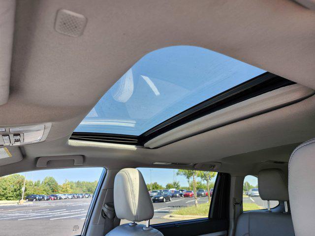 Photo of 2019 Shoreline Blue Pearl Toyota Highlander