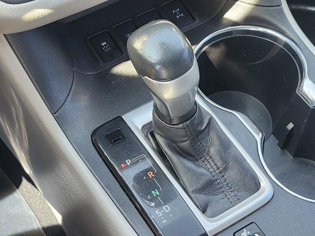 Photo of 2019 Shoreline Blue Pearl Toyota Highlander
