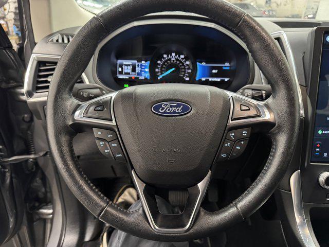 Photo of 2022 Rapid Red Metallic Tinted Clearcoat Ford Edge