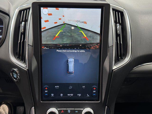 Photo of 2022 Rapid Red Metallic Tinted Clearcoat Ford Edge