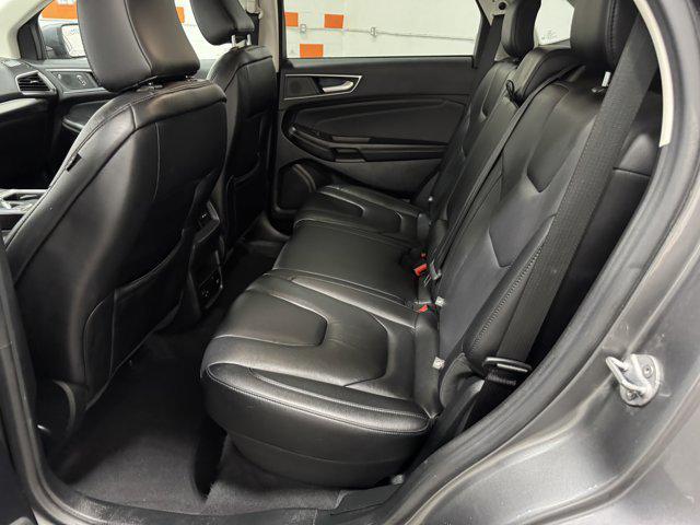 Photo of 2022 Rapid Red Metallic Tinted Clearcoat Ford Edge