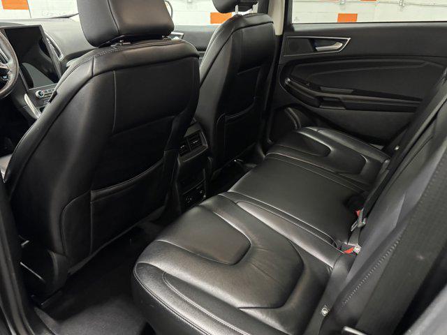 Photo of 2022 Rapid Red Metallic Tinted Clearcoat Ford Edge