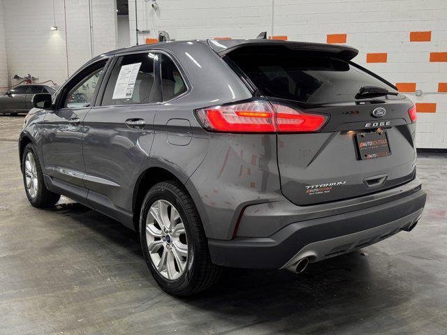 Photo of 2022 Rapid Red Metallic Tinted Clearcoat Ford Edge