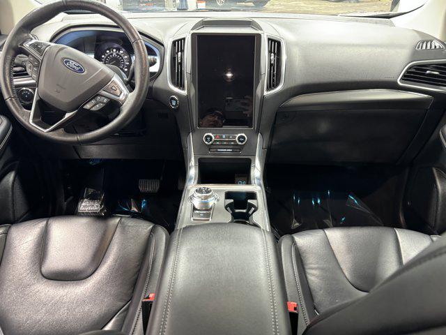 Photo of 2022 Rapid Red Metallic Tinted Clearcoat Ford Edge