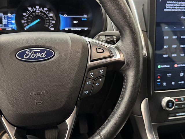 Photo of 2022 Rapid Red Metallic Tinted Clearcoat Ford Edge