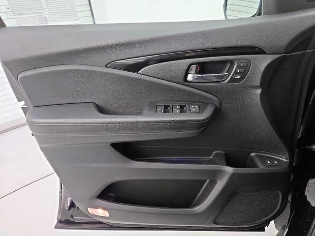 Photo of 2019 Black Honda Pilot