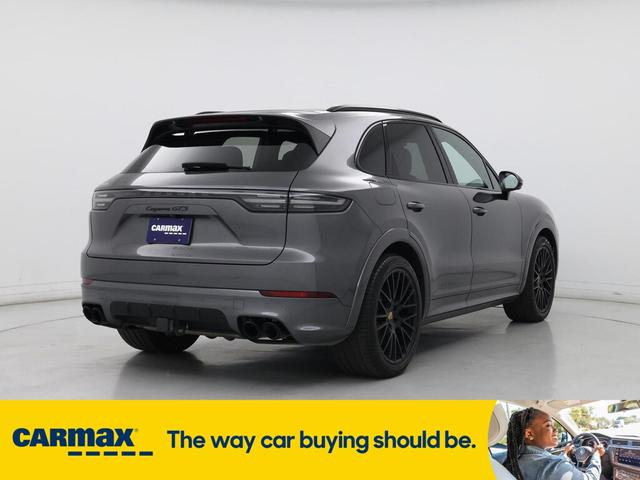 Photo of 2022 Silver Porsche Cayenne