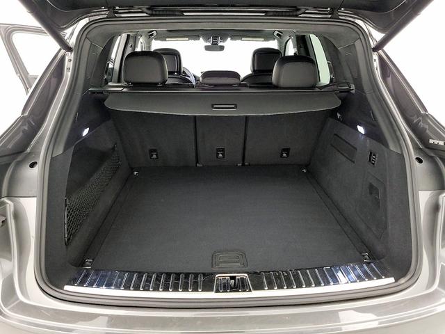 Photo of 2022 Silver Porsche Cayenne