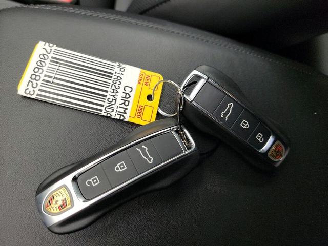 Photo of 2022 Silver Porsche Cayenne