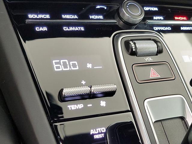Photo of 2022 Silver Porsche Cayenne