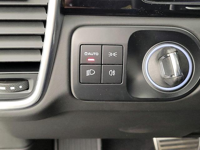 Photo of 2022 Silver Porsche Cayenne