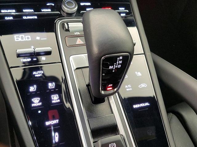 Photo of 2022 Silver Porsche Cayenne